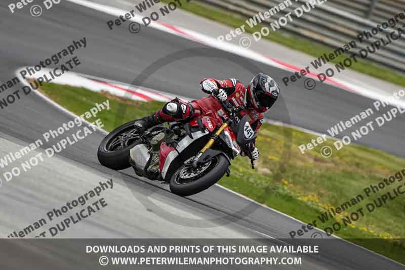 cadwell no limits trackday;cadwell park;cadwell park photographs;cadwell trackday photographs;enduro digital images;event digital images;eventdigitalimages;navarra;no limits trackdays;peter wileman photography;racing digital images;trackday digital images;trackday photos